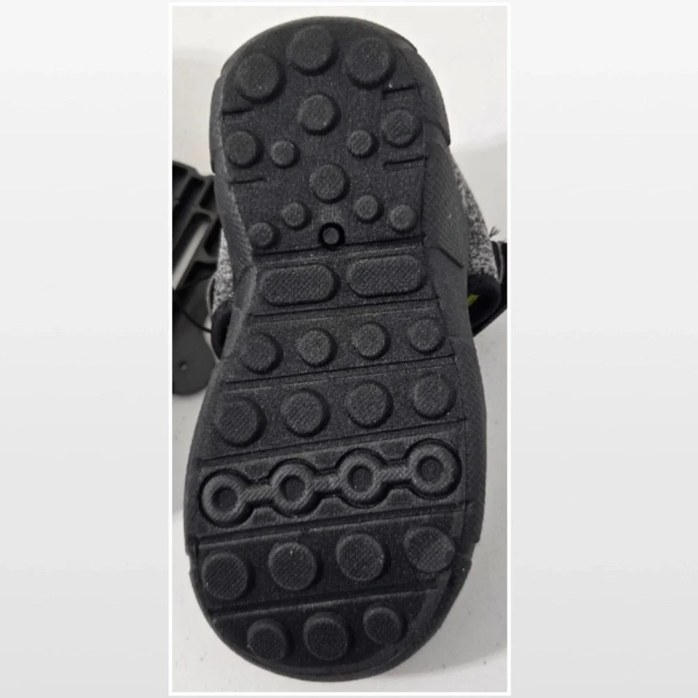 New Wave Zone Shoes Boys Size 7 Toddlers Kids Grey Yellow Fisherman NWT